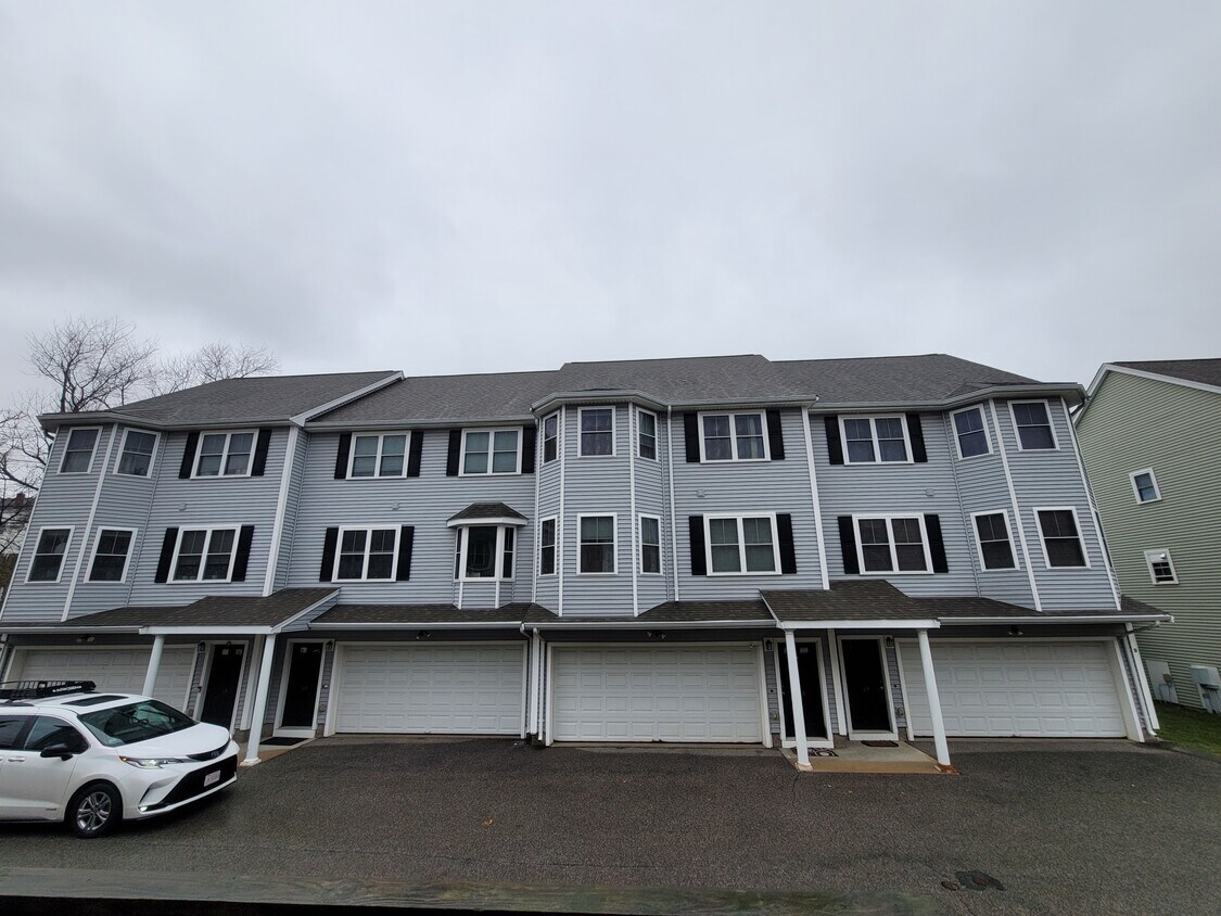 50 Desmoines Rd, Quincy, MA 02169 Townhome Rentals in Quincy MA