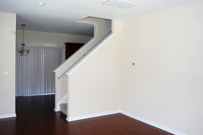 Building Photo - 354 Drayton Pl Dr