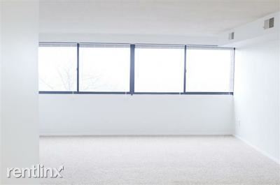 Foto del edificio - 7070 Forward Ave