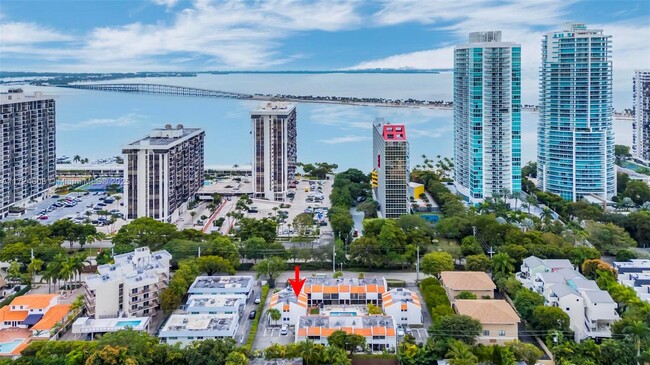 Foto del edificio - 1990 Brickell Ave