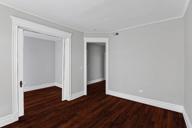 Foto del edificio - 5341 S Indiana Ave