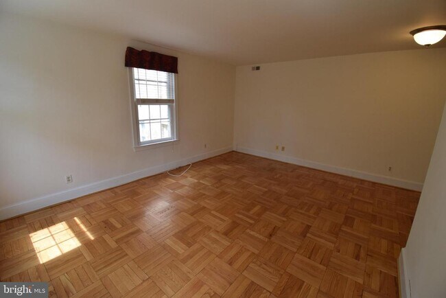 Building Photo - 2727 Ordway St NW