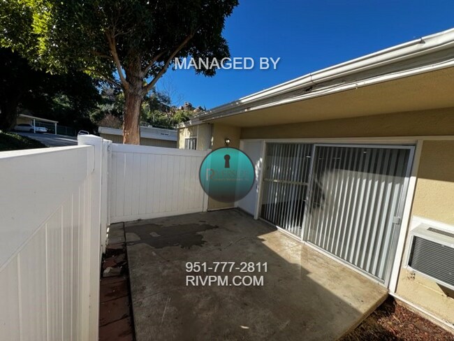 Building Photo - 1 Bedroom Condo In Gated HOA