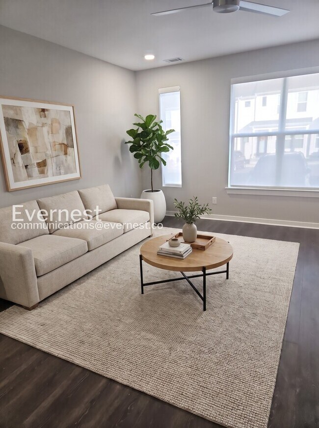 Foto del edificio - Bright and Lovely 3-Bedroom Townhome with Modern Amenities / Pet-Friendly /Coming Soon!
