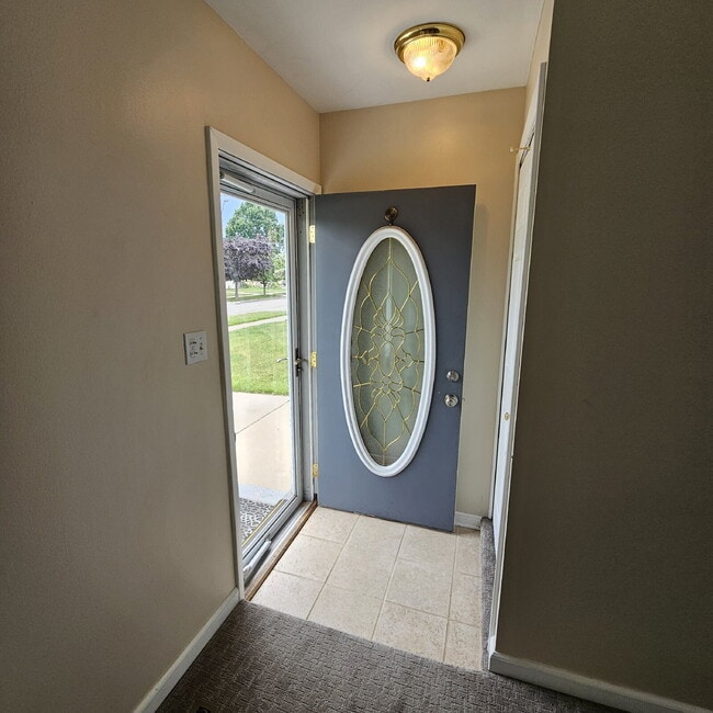 Building Photo - 3 Bedroom, 2 Bathroom, 2 Car Garage Brick ...