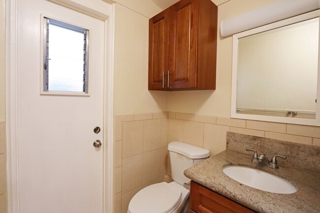 Building Photo - 1126