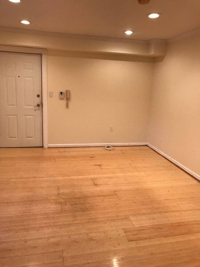 Foto del edificio - 7527 Maple Ave