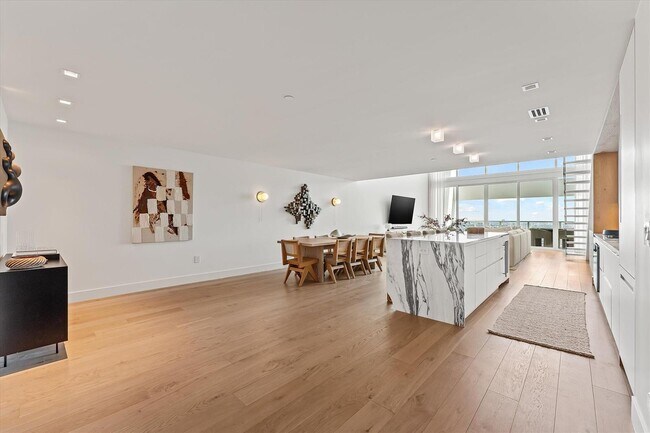 Building Photo - 1040 Biscayne Blvd