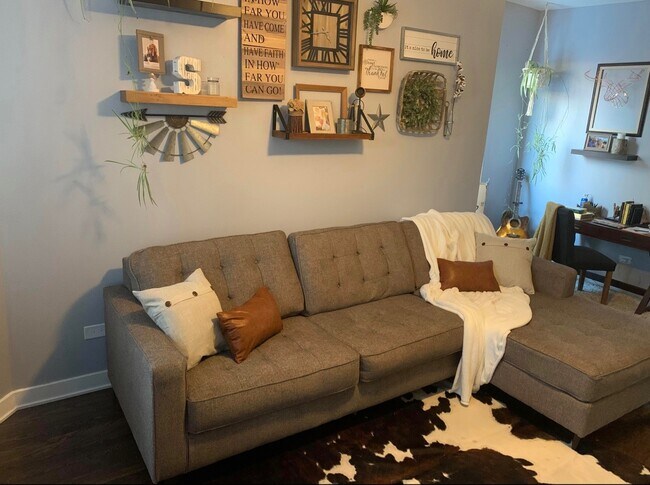 Living Room - 610 N Ridgeway Ave