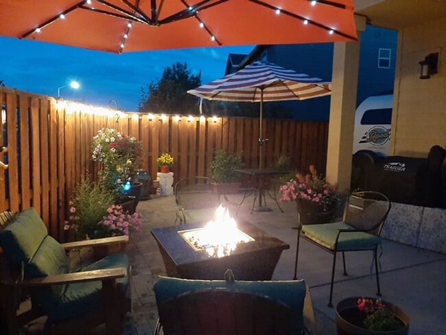 Building Photo - Stunning 4-Bedroom in Redmond's beautiful Fairhaven Neighborhood!