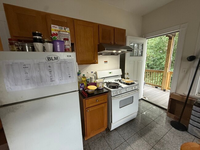 Building Photo - 190 Highland St