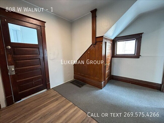 Foto del edificio - 808 W Walnut-1