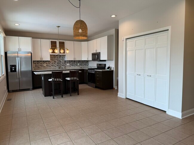 Foto del edificio - 773 Ridge Dr