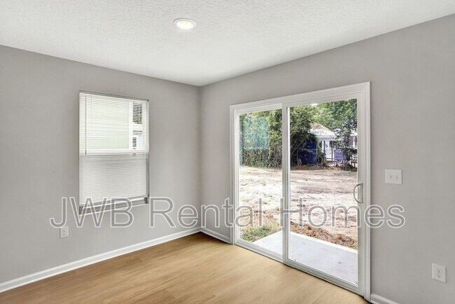 Foto del edificio - 1721 W 9th St