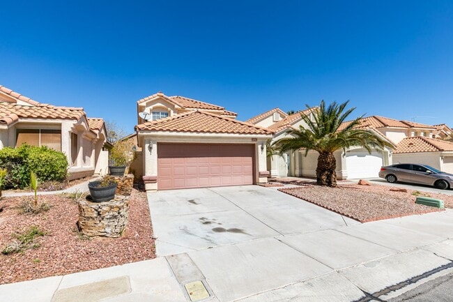 Building Photo - Charming 3 bedroom, 2.5 bathroom home near Summerlin