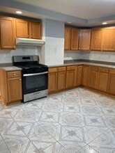 Building Photo - 28 Lake St