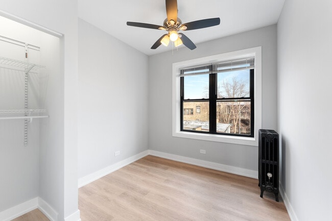 Building Photo - 1546 W Jonquil Terrace