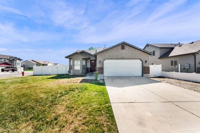 Photo - 2575 Athena Dr House