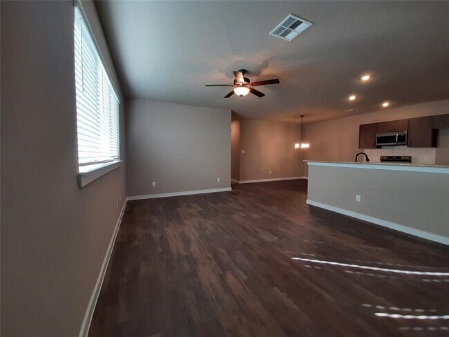 Foto del edificio - 9815 Grosbeak Ln
