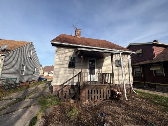 Building Photo - 11110 Vernon Ave