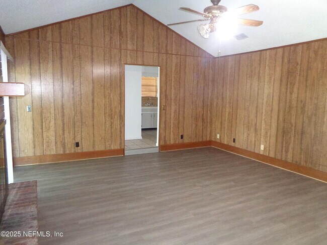 Foto del edificio - 812 Maplewood Ln