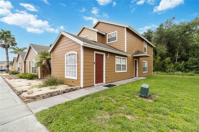 Building Photo - 2204 Fan Palm Dr