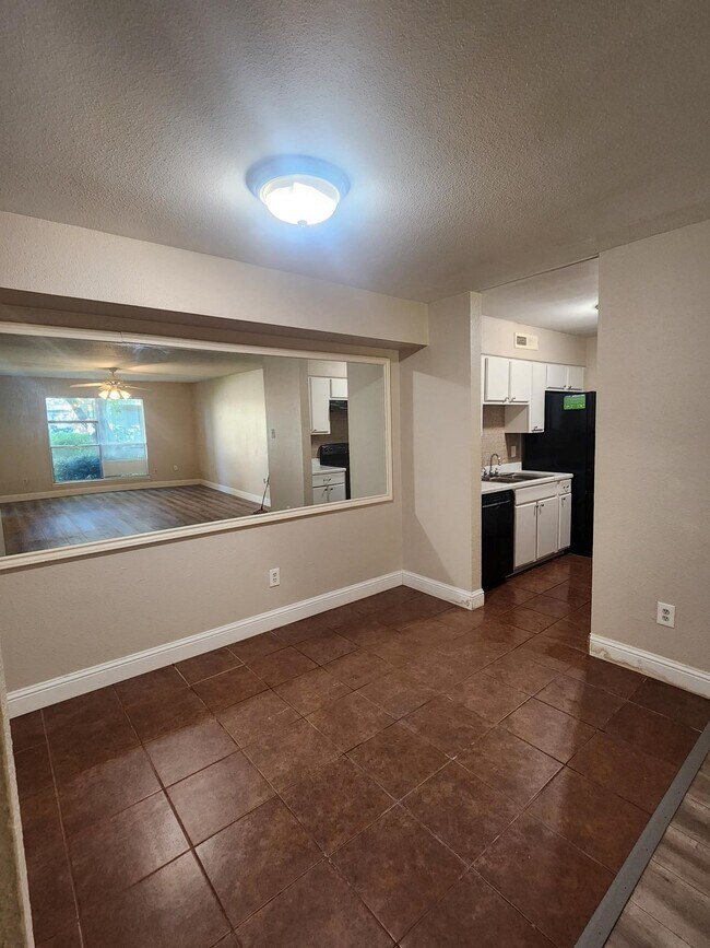 Building Photo - 5665 Birchmont Dr