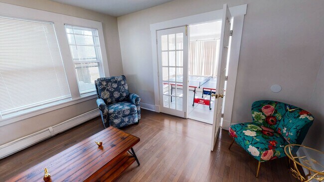 Foto del edificio - Charming and Spacious 5BD 2.5BA House in B...