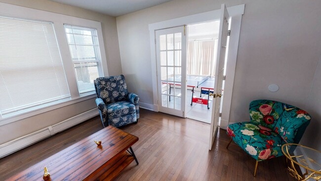 Foto del edificio - Charming and Spacious 5BD 2.5BA House in Beaver Hills!