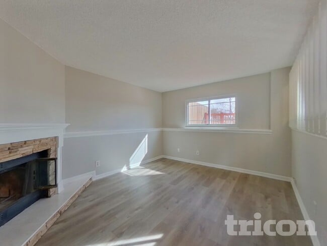 Foto del edificio - 628 Longfellow Ln