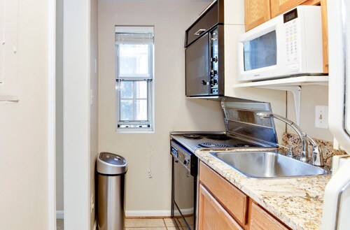 Building Photo - 1728 Queens Ln