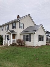 Building Photo - 8 Pine Ct