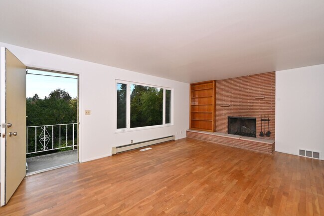 Foto del edificio - Spacious 3BR+/2 BA Home in Quiet North-End...