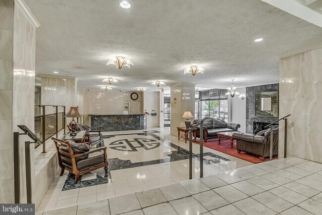 Foto del edificio - 1121 Arlington Blvd