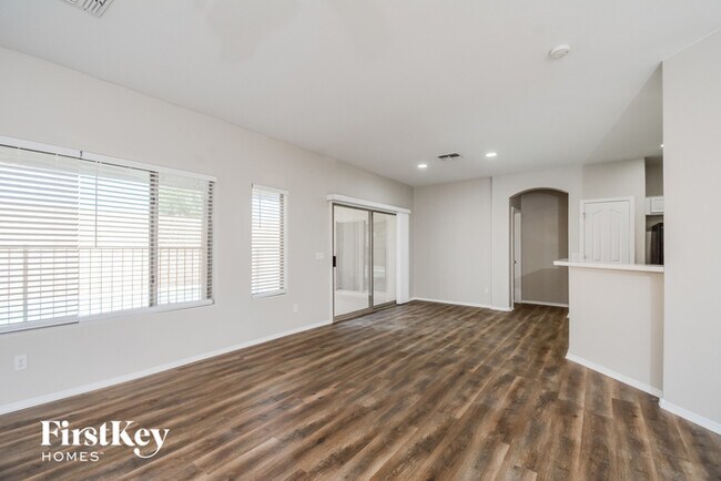 Foto del edificio - 3606 N 129th Ave