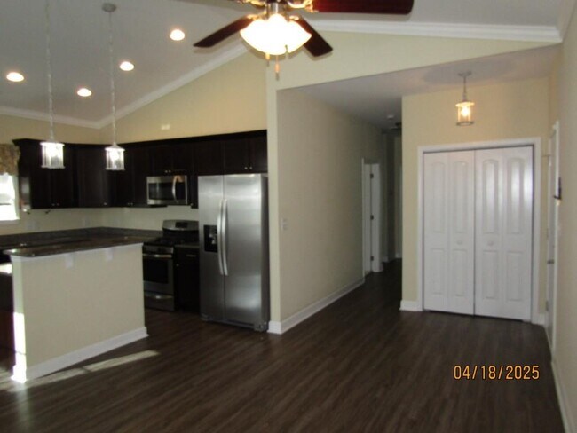 Foto del edificio - 4335 Grand Harbour Blvd