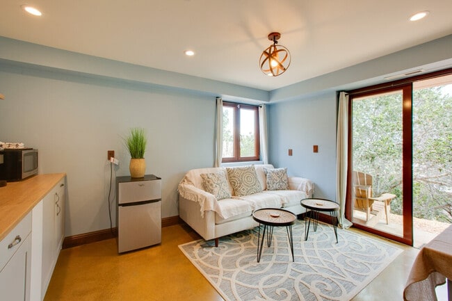 Building Photo - 630 Kingston Rd