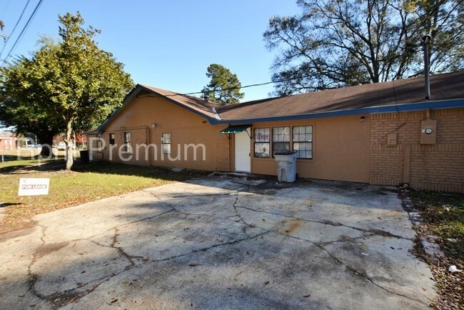 Foto del edificio - 3712 Groom Rd