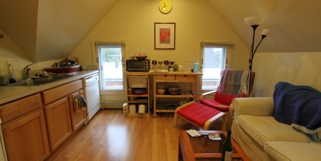Interior - 426 E Kingsley St