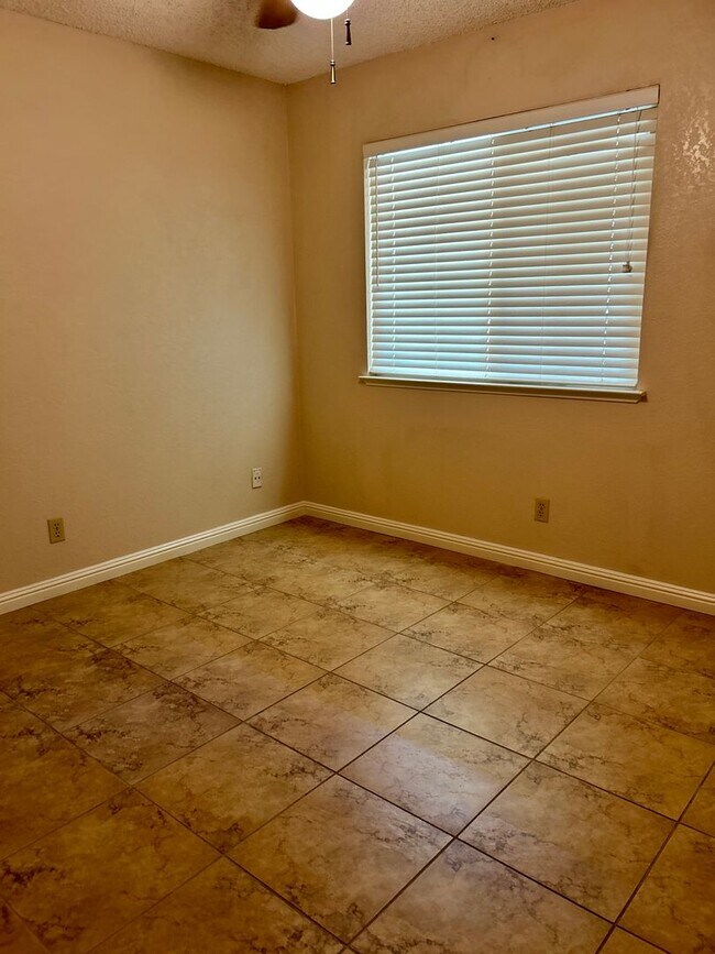 Building Photo - Single Family Home