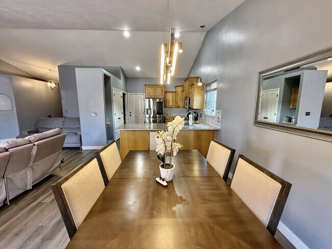 Building Photo - 8633 Chase Cir