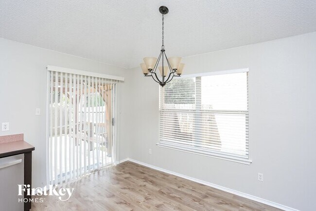 Building Photo - 10141 Chapel Ridge Dr