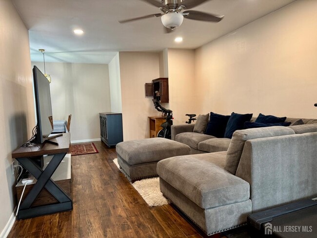 Foto del edificio - 1135 Schmidt Ln