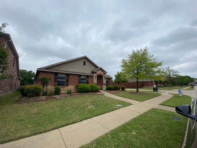 Building Photo - Great location, nice community! Won't last...