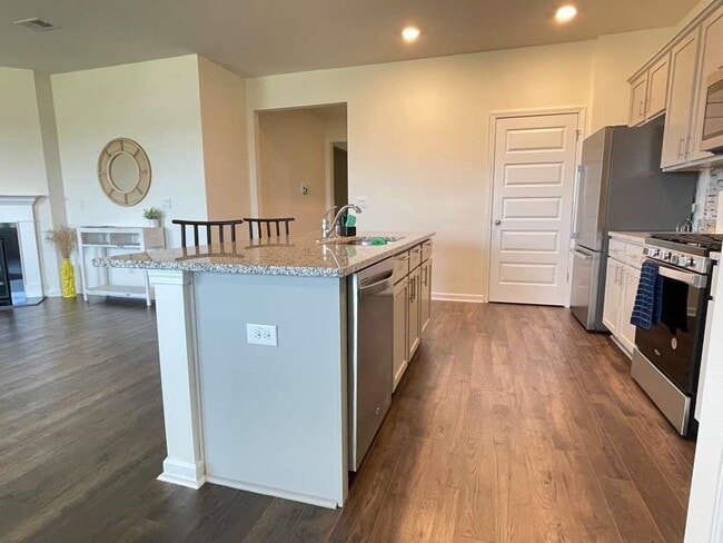 Foto del edificio - 350 Graham Campbell Ln