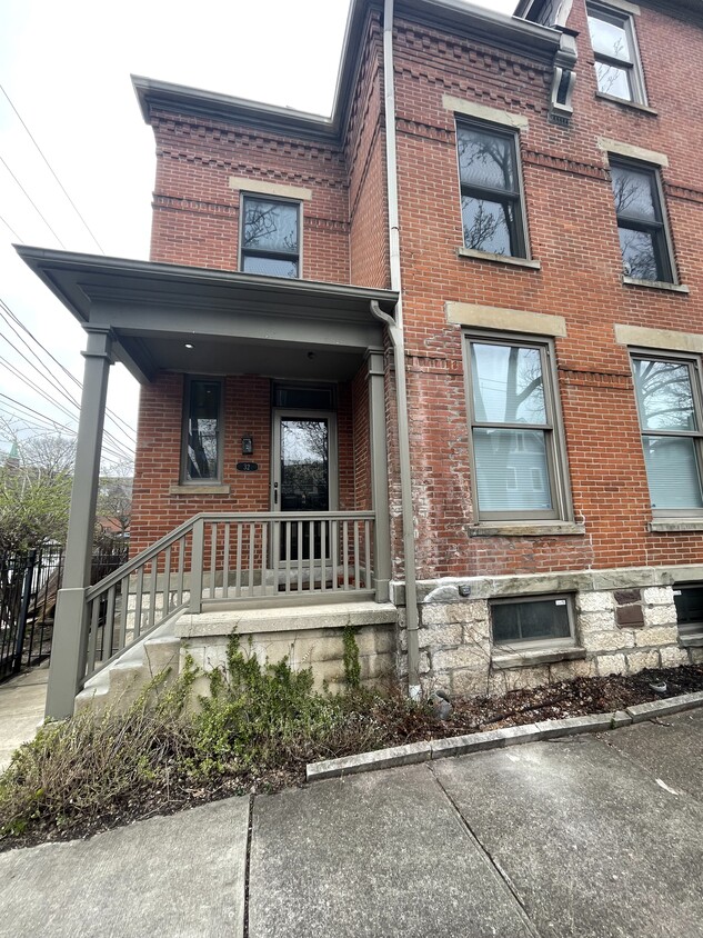 323636 E Kossuth St, Columbus, OH 43206 Townhome Rentals in