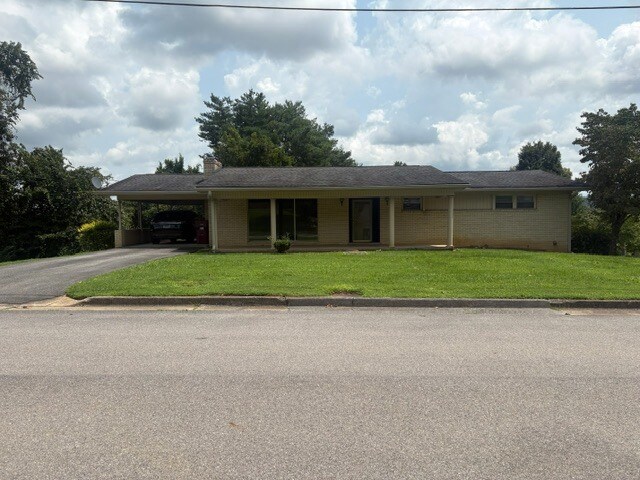 Foto del edificio - 303 Village Dr