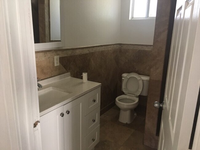 Foto del edificio - 1128 Fries N Ave