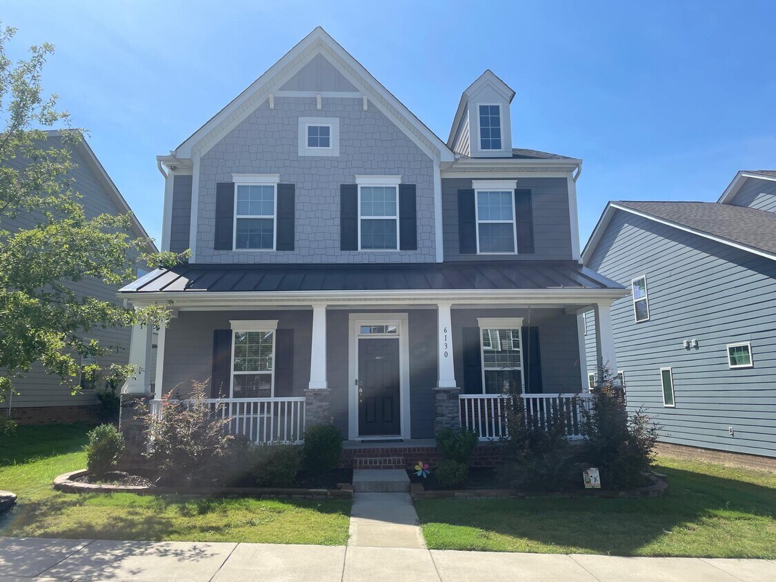 Foto principal - 6130 Cloverdale Dr