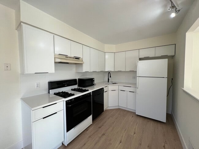 Building Photo - 9153 Ellie Dr